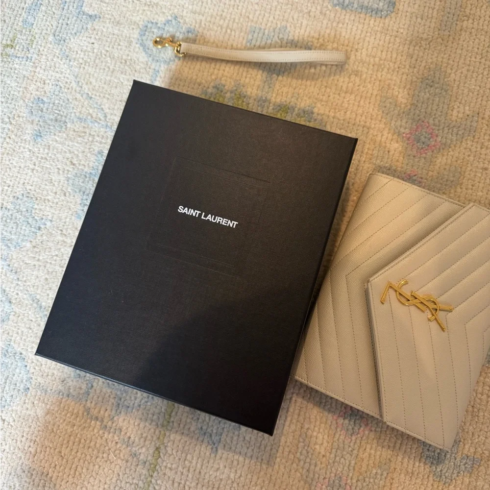 YSL Grain De Poudre Matelasse Chevron Monogram Envelope Clutch Blanc - Picture 10 of 15